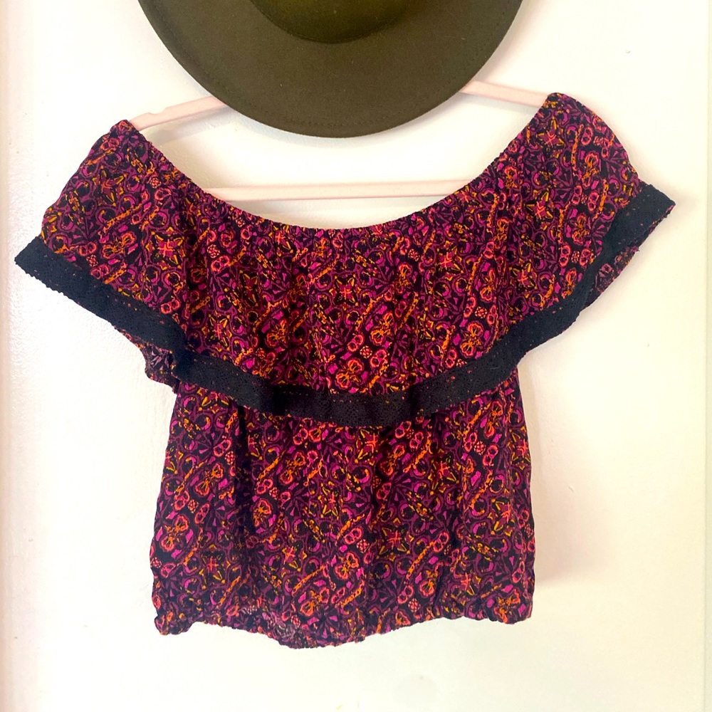 Over the shoulder printed crop top